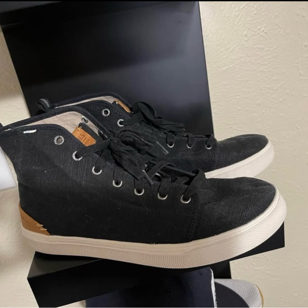 TOM’s Black High-Top Sneakers